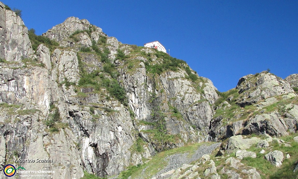 07 E appare il Rifugio Coca.JPG